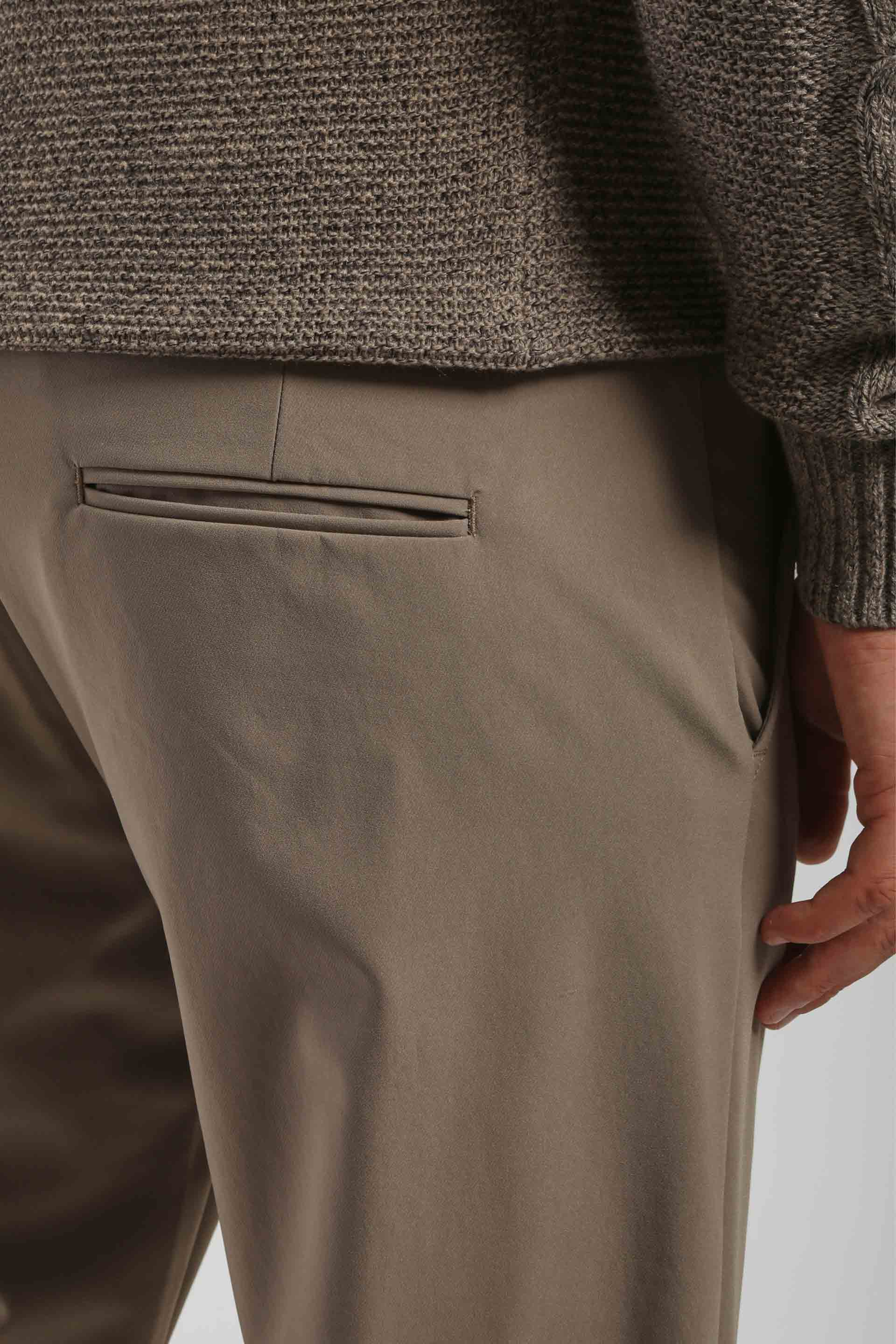 Pantaloni chino in tessuto tecnico|Colore:Tortora