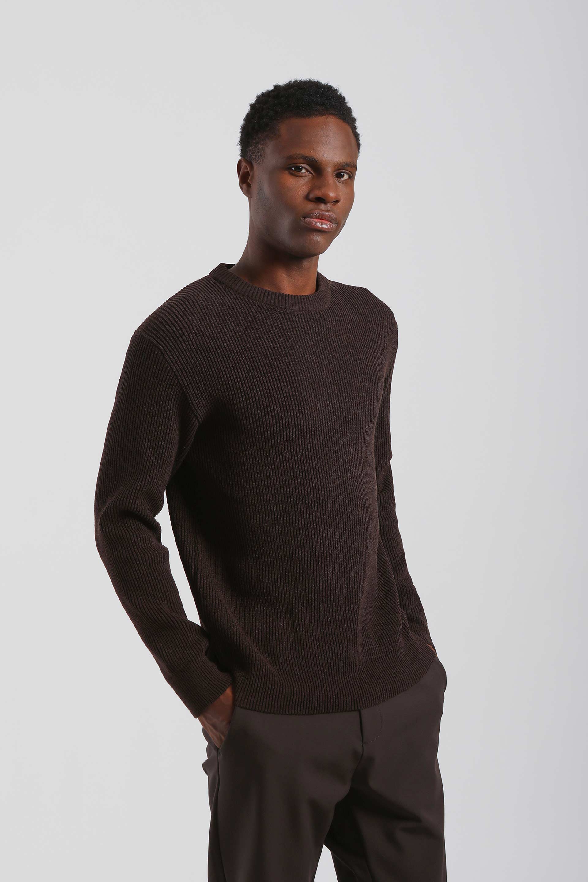Maglia girocollo a coste|Colore:Marrone