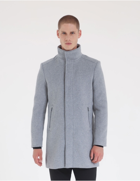 Cappotto con collo lupetto