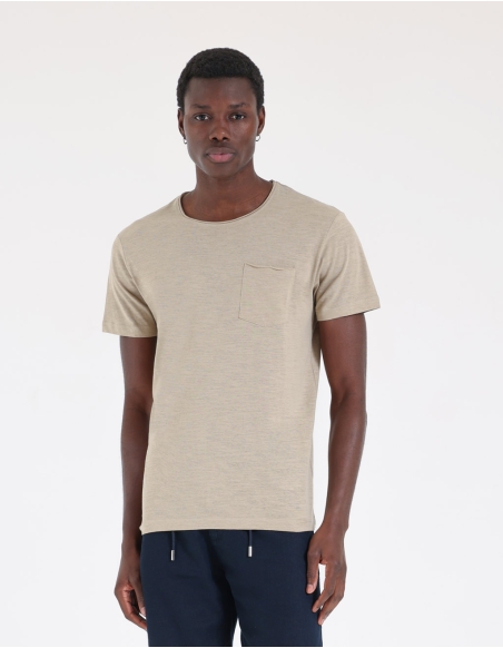 Basic t-shirt with chest pocket