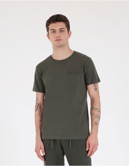T-shirt basic con taschino