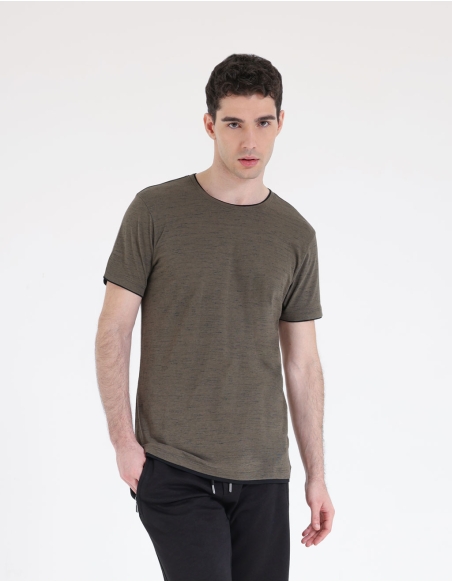T-Shirt with contrasting edges