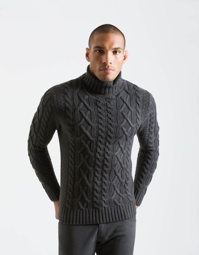 Maglia con il collo alto 2025